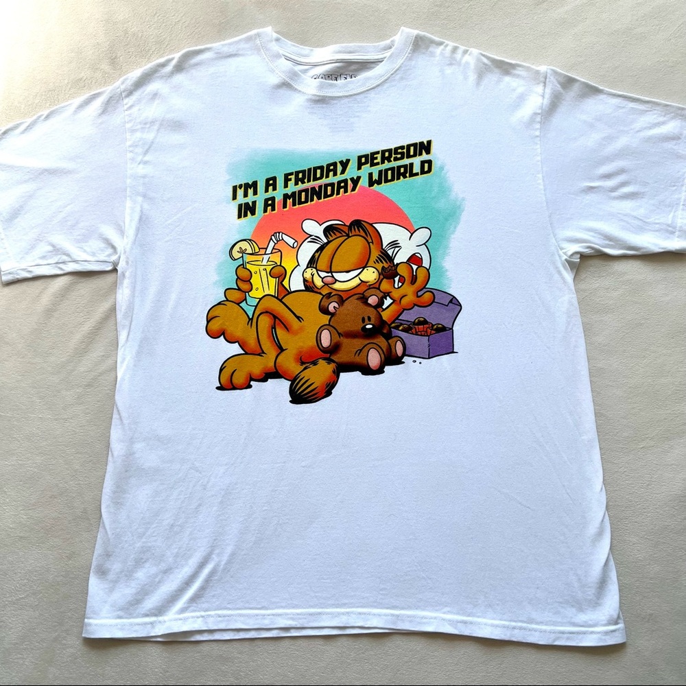 Garfield Men’s I’m a Friday Person in a Monday World TShirt EUC